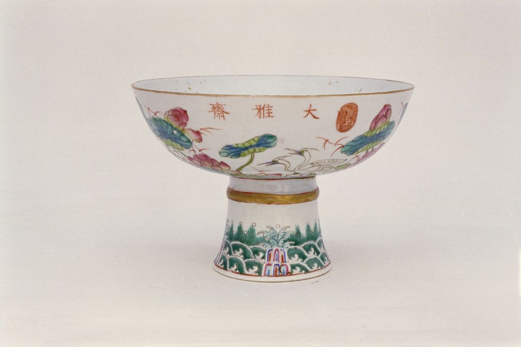 图片[1]-Purple ground pastel flower bird pattern high foot plate-China Archive